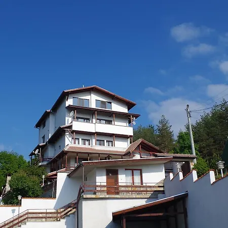 Отель Family Diana Lyaskovo (Plovdiv)